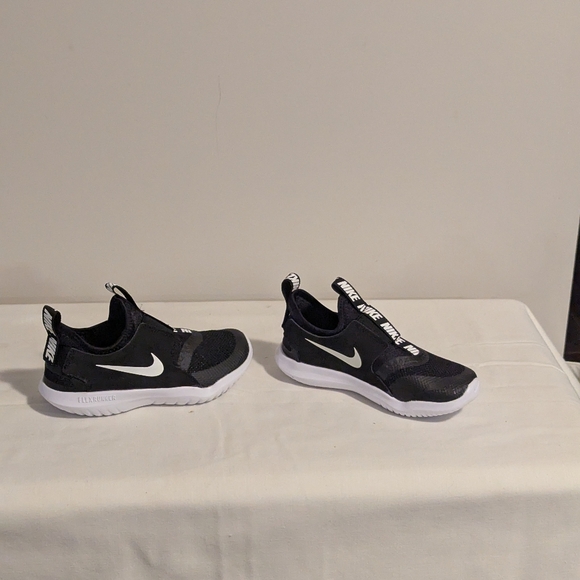 Nike flex runners child size 11. Like New. - Picture 2 of 7